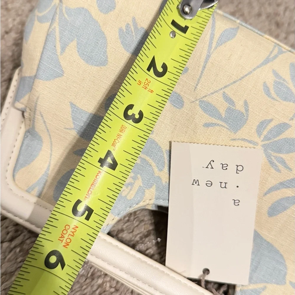 A New Day Floral Cutout Handle Tote - Cream & Light Blue